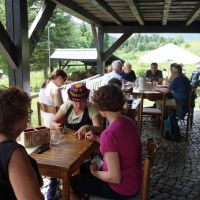 Nasza grupa podczas posiłku w restauracji w Stefanowej (na pierwszym planie panie L. i K. .Jochym, fot. J. Żychowski)